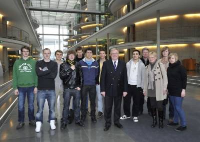 Reinhold Sendker MdB mit dem Geschichts-Leistungskurs des Stdtischen Gymnasiums Ahlen im Paul-Lbe-Haus. - Reinhold Sendker MdB mit dem Geschichts-Leistungskurs des Städtischen Gymnasiums Ahlen im Paul-Löbe-Haus.