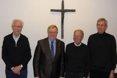 Reinhold Sendker MdB (2.v.l) zu Gast beim Martins-Treff in Beckum: (v.l.) Franz Deppe (Sprecher), Hermann Thiele und Gerd Pelkmann.
 - Reinhold Sendker MdB (2.v.l) zu Gast beim Martins-Treff in Beckum: (v.l.) Franz Deppe (Sprecher), Hermann Thiele und Gerd Pelkmann.
