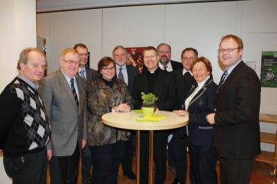 Der geschftsfhrenden Kreisvorstand der CDU im Gesprch mit Weihbischof Dr. Stefan Zekorn. - Der geschäftsführenden Kreisvorstand der CDU im Gespräch mit Weihbischof Dr. Stefan Zekorn.