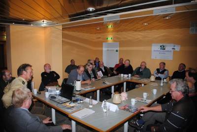 Reinhold Sendker beim Fernfahrerstammtisch in der Raststtte Mnsterland Ost.