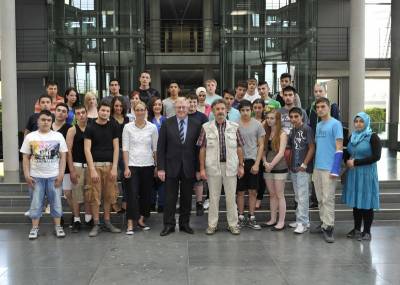 Reinhold Sendker MdB mit den Schlern der Geschwister-Scholl-Schule im Paul-Lbe-Haus des Deutschen Bundestages. - Reinhold Sendker MdB mit den Schülern der Geschwister-Scholl-Schule im Paul-Löbe-Haus des Deutschen Bundestages.