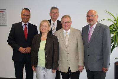 v.l. Leiter der Agentur fr Arbeit Ahlen Joachim Fahnemann, Leiterin der Agentur fr Arbeit Kreis Coesfeld Barbara Ossyra, Karl Schiewerling MdB, Reinhold Sendker MdB, CDU-Stadtverbandsvorsitzender Erhard Richard - v.l. Leiter der Agentur für Arbeit Ahlen Joachim Fahnemann, Leiterin der Agentur für Arbeit Kreis Coesfeld Barbara Ossyra, Karl Schiewerling MdB, Reinhold Sendker MdB, CDU-Stadtverbandsvorsitzender Erhard Richard