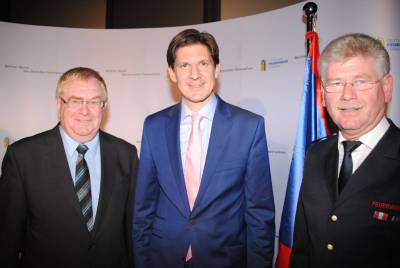 Reinhold Sendker MdB, PSt Dr. Ole Schrder MdB, Kreisbrandmeister Heinz Nordhoff - Reinhold Sendker MdB, PSt Dr. Ole Schröder MdB, Kreisbrandmeister Heinz Nordhoff