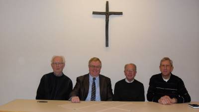 Beim Beckumer Martinstreff referierte MdB Reinhold Sendker(2.v.l.). Mit dabei Franz Deppe (Sprecher) (l.), Hermann Thiele und Gerd Pelkmann. - Beim Beckumer Martinstreff referierte MdB Reinhold Sendker(2.v.l.). Mit dabei Franz Deppe (Sprecher) (l.), Hermann Thiele und Gerd Pelkmann.