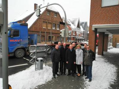 Machten sich ein Bild vor Ort: (v.l.) Martin Schpermeier, August Finkenbrink, Dr. Olaf Gericke, Reinhold Sendker, Martin Richter, Doris Kaiser, Ralph Perlewitz und Karl-Wilhelm Hild. - Machten sich ein Bild vor Ort: (v.l.) Martin Schäpermeier, August Finkenbrink, Dr. Olaf Gericke, Reinhold Sendker, Martin Richter, Doris Kaiser, Ralph Perlewitz und Karl-Wilhelm Hild.