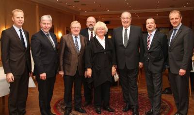 (v.l.) Henning Rehbaum MdL, CDU-Fraktionschef Werner Knepper, Reinhold Sendker MdB, Michael Meinke, Resi Gerwing, OB Thomas- Hunsteger-Petermann, Stadtverbandsvorsitzender Christoph Pundt und Brgermeister Dr. Karl- Uwe Strothmann. - (v.l.) Henning Rehbaum MdL, CDU-Fraktionschef Werner Knepper, Reinhold Sendker MdB, Michael Meinke, Resi Gerwing, OB Thomas- Hunsteger-Petermann, Stadtverbandsvorsitzender Christoph Pundt und Bürgermeister Dr. Karl- Uwe Strothmann.