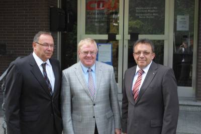 v. links: Der Konzernbevollmchtigte der Bahn fr Nordrhein-Westfalen, Reiner Latsch, Reinhold Sendker MdB und der Regionalleiter der DB Netz AG, Bringfried Belter