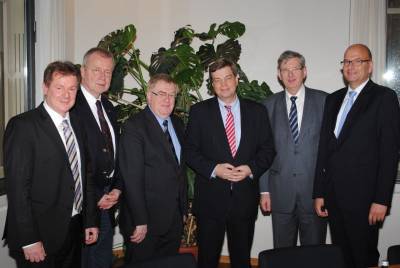 v.l.: Dr. Markus Pieper MdEP, Ruprecht Polenz MdB, Reinhold Sendker MdB, PSts Enak Ferlemann MdB, Karl Schiewerling MdB und Dieter Jasper MdB im Bundesverkehrsministerium - v.l.: Dr. Markus Pieper MdEP, Ruprecht Polenz MdB, Reinhold Sendker MdB, PSts Enak Ferlemann MdB, Karl Schiewerling MdB und Dieter Jasper MdB im Bundesverkehrsministerium