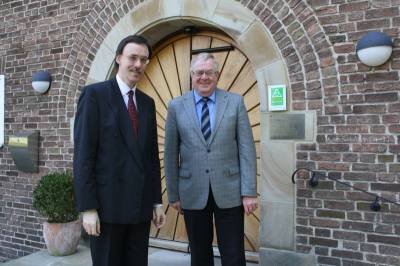 Reinhold Sendker MdB im Gesprch mit LVHS-Direktor Michael Gennert. - Reinhold Sendker MdB im Gespräch mit LVHS-Direktor Michael Gennert.