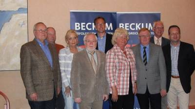 Der neu gewhlte Vorstand der CDU-Ortsunion Beckum:
Die Beisitzer Klaus Schttler, Josef Schumacher und Ulrike Spiggelktter, Vorsitzender Rudi Goriss, stv. Vorsitzender Markus Hner, Resi Gerwing, MdB Reinhold Sendker, Geschftsfhrer Martin Mtherich und der bisherige Vorsitzende Christoph Pundt. - Der neu gewählte Vorstand der CDU-Ortsunion Beckum:
Die Beisitzer Klaus Schöttler, Josef Schumacher und Ulrike Spiggelkötter, Vorsitzender Rudi Goriss, stv. Vorsitzender Markus Höner, Resi Gerwing, MdB Reinhold Sendker, Geschäftsführer Martin Mütherich und der bisherige Vorsitzende Christoph Pundt.