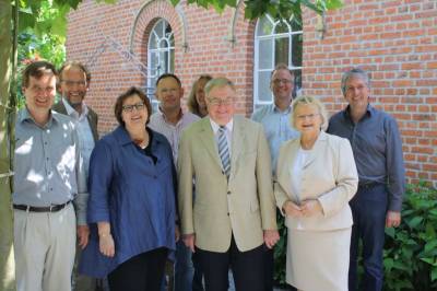 Die Drogenbeauftragte der Bundesregierung im Gesprch mit Vertretern von quadro und des Caritasverbandes, (v.l.): Herbert Kraft, Heinrich Sinder (beide Caritas), Astrid Birkhahn MdL, Gerd Fleischhauer (quadro), Timo Schsseler (quadro), Reinhold Sendker MdB, Hermann Wetterkamp (quadro), Mechthild Dyckmans MdB und Thorsten Rahner (quadro). - Die Drogenbeauftragte der Bundesregierung im Gespräch mit Vertretern von quadro und des Caritasverbandes, (v.l.): Herbert Kraft, Heinrich Sinder (beide Caritas), Astrid Birkhahn MdL, Gerd Fleischhauer (quadro), Timo Schüsseler (quadro), Reinhold Sendker MdB, Hermann Wetterkamp (quadro), Mechthild Dyckmans MdB und Thorsten Rahner (quadro).