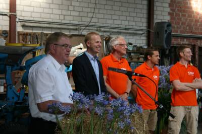 Reinhold Sendker MdB begrt Minister Peter Altmaier und die 160 Gste auf dem Hof in Warendorf