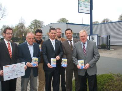 Reinhold Sendker MdB und Berni Recker MdL bei der Aktion PNV statt Auto bei der Firma JOPA in Ahlen.