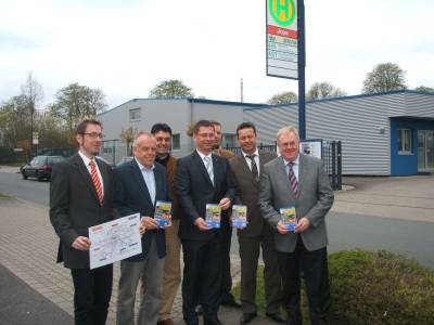 Reinhold Sendker MdB und Berni Recker MdL bei der Aktion PNV statt Auto bei der Firma JOPA in Ahlen.