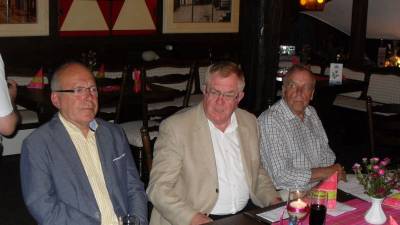 Vorsitzender Rudolf Jaschke (.l) und Bernhard Recker (r.) folgten den Ausfhrung von MdB Reinhold Sendker beim Westflsichen Abend der CDU-Ortsunuion Ahlen West/Mitte. - Vorsitzender Rudolf Jaschke (.l) und Bernhard Recker (r.) folgten den Ausführung von MdB Reinhold Sendker beim Westfälsichen Abend der CDU-Ortsunuion Ahlen West/Mitte.