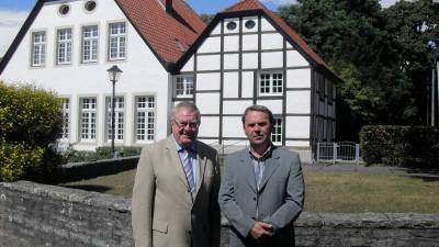 Der heimische CDU-Bundestagsabgeordnete Reinhold Sendker traf sich jetzt mit dem Leiter des Westpreussischen Landesmuseums, Dr. Lothar Hyss, in Warendorf-Freckenhorst zum Informationsgesprch. - Der heimische CDU-Bundestagsabgeordnete Reinhold Sendker traf sich jetzt mit dem Leiter des Westpreussischen Landesmuseums, Dr. Lothar Hyss, in Warendorf-Freckenhorst zum Informationsgespräch.