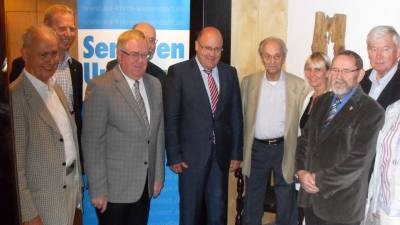 Die Vertreter der Frauen- und Seniorenunion stellten sich zue einem Erinnerungsfoto mit dem ehemaligen Minister und MdB Heinrich Windelen auf. Das Bild zeigt (v.l.) Heinrich Wichmann, Henning Rehbaum, Reinhold Sendker, Wolfgang Urban, Steffen Kampeter, Heinrich Windelen, Heinz Quante, Reinhold Uhelnbrock und Ursula Puke. - Die Vertreter der Frauen- und Seniorenunion stellten sich zue einem Erinnerungsfoto mit dem ehemaligen Minister und MdB Heinrich Windelen auf. Das Bild zeigt (v.l.) Heinrich Wichmann, Henning Rehbaum, Reinhold Sendker, Wolfgang Urban, Steffen Kampeter, Heinrich Windelen, Heinz Quante, Reinhold Uhelnbrock und Ursula Puke.