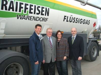 Reinhold Sendker MdB und Astrid Birkhahn MdL beim Besuch des Gaslagers in Freckenhorst.