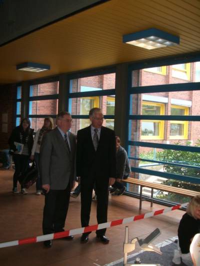 Reinhold Sendker besucht das Paul-Spiegel Berufskolleg in Warendorf.