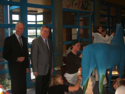 Reinhold Sendker besucht das Paul-Spiegel Berufskolleg in Warendorf.