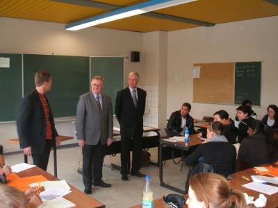 Reinhold Sendker besucht das Paul-Spiegel Berufskolleg in Warendorf.