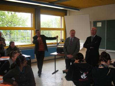 Reinhold Sendker besucht das Paul-Spiegel Berufskolleg in Warendorf.