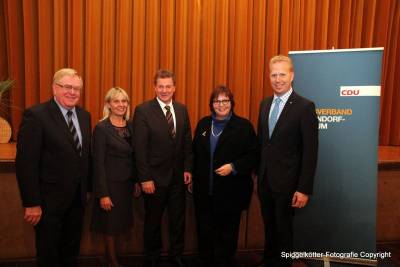 Auf der CDU-Kreisvertreterversammlung in der Festhalle Everswinkel stellten sich dem Fotografen zum Gruppenbild:
Reinhold Sendker, Elke Duhme, Dr. Markus Pieper, Astrid Birkhahn und Henning Rehbaum.
 - Auf der CDU-Kreisvertreterversammlung in der Festhalle Everswinkel stellten sich dem Fotografen zum Gruppenbild:
Reinhold Sendker, Elke Duhme, Dr. Markus Pieper, Astrid Birkhahn und Henning Rehbaum.
