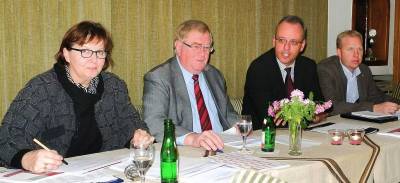 (v.l.) Astrid Birkhahn MdL, Reinhold Sendker MdB, Joachim Fahnemann (Geschftsfhrer der BA Ahlen-Mnster) und Henning Rehbaum MdL.  - (v.l.) Astrid Birkhahn MdL, Reinhold Sendker MdB, Joachim Fahnemann (Geschäftsführer der BA Ahlen-Münster) und Henning Rehbaum MdL. 