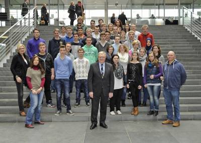 Reinhold Sendker mit den Gsten aus Ennigerloh im Deutschen Bundestag. - Reinhold Sendker mit den Gästen aus Ennigerloh im Deutschen Bundestag.