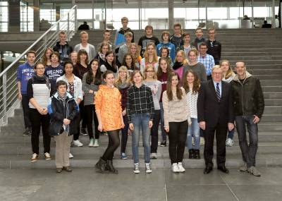 Reinhold Sendker mit den Gsten aus Ahlen im Deutschen Bundestag. - Reinhold Sendker mit den Gästen aus Ahlen im Deutschen Bundestag.