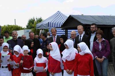 Ehrengast des 5. Frhlingsfestes der Moscheegemeinde Neubeckum war der heimische CDU-Bundestagsabgeordnete Reinhold Sendker (Bildmitte). - Ehrengast des 5. Frühlingsfestes der Moscheegemeinde Neubeckum war der heimische CDU-Bundestagsabgeordnete Reinhold Sendker (Bildmitte).