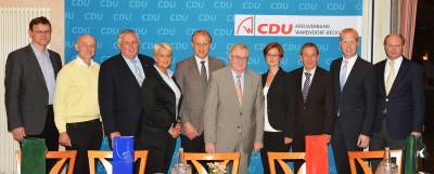 v.l.: Ansgar von der Osten, Dr. Reckels, Karl-Josef Laumann, Bianca Fchtenktter, Dr. Strothmann, Reinhold Sendker MdB, Sabine Kleinert, Dr. Brger, Henning Rehbaum MdL, Dr. Olaf Gericke