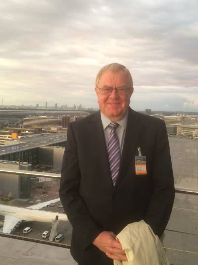 Reinhold Sendker am Flughafen Frankfurt. - Reinhold Sendker am Flughafen Frankfurt.