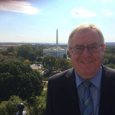 Reinhold Sendker vor dem Weien Haus in Washington. - Reinhold Sendker vor dem Weißen Haus in Washington.