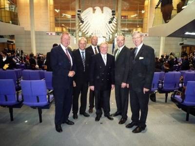 (v.l.) Die Abgeordneten Ruprecht Polenz, Johannes Rring, Dieter Jasper, Reinhold Sendker, Jens Spahn und Karl Schiewerling im Plenum des Deutschen Bundestages. - (v.l.) Die Abgeordneten Ruprecht Polenz, Johannes Röring, Dieter Jasper, Reinhold Sendker, Jens Spahn und Karl Schiewerling im Plenum des Deutschen Bundestages.