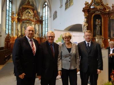 Prof. Monika Grtters, Staatsministerin fr Kultur und Medien und Reinhold Sendker bei der Erffnung des Museums. - Prof. Monika Grütters, Staatsministerin für Kultur und Medien und Reinhold Sendker bei der Eröffnung des Museums.