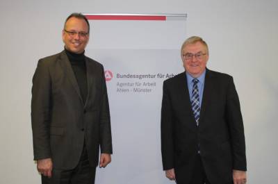 Joachim Fahnemann und Reinhold Sendker in der Arbeitsagentur in Ahlen. - Joachim Fahnemann und Reinhold Sendker in der Arbeitsagentur in Ahlen.