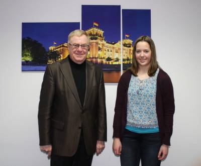 Reinhold Sendker und Anna Kilmer im Freckenhorster Wahlkreisbro. - Reinhold Sendker und Anna Kilmer im Freckenhorster Wahlkreisbüro.