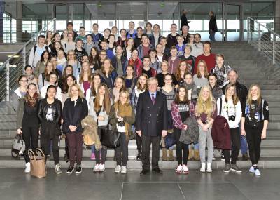 Reinhold Sendker mit den Gsten aus Warendorf im Deutschen Bundestag. - Reinhold Sendker mit den Gästen aus Warendorf im Deutschen Bundestag.