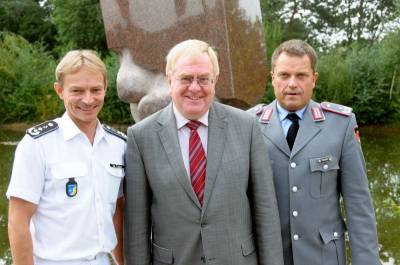 v.l. Dr. Andreas Lison, Reinhold Sendker MdB und Oberstleutnant Michael Rond - v.l. Dr. Andreas Lison, Reinhold Sendker MdB und Oberstleutnant Michael Rondé