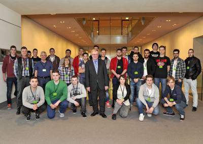 MdB Reinhold Sendker mit der Abschlussklasse der Hheren Berufsfachschule fr Metalltechnik des Berufskolleg Beckum im Reichstag - MdB Reinhold Sendker mit der Abschlussklasse der Höheren Berufsfachschule für Metalltechnik des Berufskolleg Beckum im Reichstag