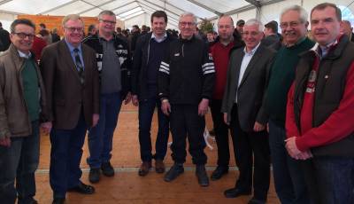 Das Bild zeigt u.a. MdB Reinhold Sendker (2.von links) und in der Bildmitte Seniorchef Heinz - Josef Hrstkamp - Das Bild zeigt u.a. MdB Reinhold Sendker (2.von links) und in der Bildmitte Seniorchef Heinz - Josef Hörstkamp