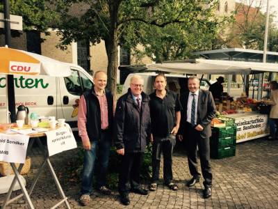 Bernhard Everwin (Vorsitzender der CDU-Ortsunion Ostbevern), Reinhold Sendker MdB, Prof. Dr. Dominik Walcher und Brgermeister Wolfgang Annen. - Bernhard Everwin (Vorsitzender der CDU-Ortsunion Ostbevern), Reinhold Sendker MdB, Prof. Dr. Dominik Walcher und Bürgermeister Wolfgang Annen.