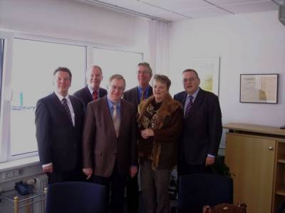 (v.l.): Peter Rosner (Geschftsfhrer), Hans-Jrg Lbbert (Geschftsfhrer), MdB Reinhold Sendker, Heinrich Gresshoff (Fraktionsvorsitzender CDU Oelde), Dr. Birgit Schneider (Stadtverbandsvorsitzende CDU Oelde), Heinz Junkerkalefeld. - (v.l.): Peter Rosner (Geschäftsführer), Hans-Jörg Lübbert (Geschäftsführer), MdB Reinhold Sendker, Heinrich Gresshoff (Fraktionsvorsitzender CDU Oelde), Dr. Birgit Schneider (Stadtverbandsvorsitzende CDU Oelde), Heinz Junkerkalefeld.