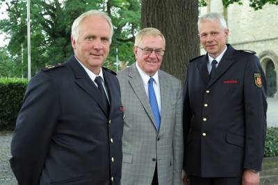 Zum Gedankenaustausch ber die Arbeit der Feuerwehr im Kreis Warendorf trafen sich (v.l.): Heinz-Jrgen Gottmann, Reinhold Sendker und Heinrich Otte. - Zum Gedankenaustausch über die Arbeit der Feuerwehr im Kreis Warendorf trafen sich (v.l.): Heinz-Jürgen Gottmann, Reinhold Sendker und Heinrich Otte.