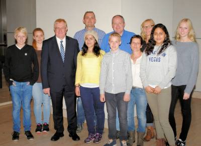 Reinhold Sendker mit den Gsten aus Alverskirchen im Reichstag. - Reinhold Sendker mit den Gästen aus Alverskirchen im Reichstag.