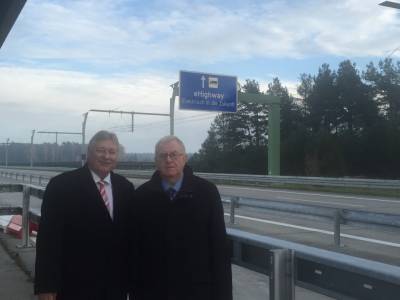 Reinhold Sendker MdB und Martin Burkert MdB in Gro Dlln. - Reinhold Sendker MdB und Martin Burkert MdB in Groß Dölln.