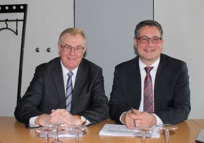 Reinhold Sendker im Gesprch mit Warendorfs neuem Brgermeister Axel Linke. - Reinhold Sendker im Gespräch mit Warendorfs neuem Bürgermeister Axel Linke.