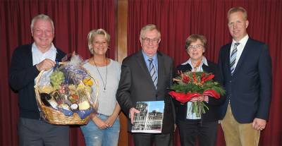 Foto vlnr: Ulrich Badde, Bianca Fchtenktter, Reinhold Sendker MdB, Ulrike Badde, Henning Rehbaum MdL - Foto vlnr: Ulrich Badde, Bianca Füchtenkötter, Reinhold Sendker MdB, Ulrike Badde, Henning Rehbaum MdL