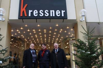 von links: Berni Recker MdL, Jrgen Sczesny-Jachon und Reinhold Sendker MdB im Modegeschft Kressner.